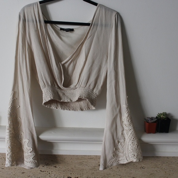 ANGL Tops - Beautiful sleeved top